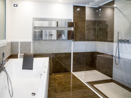 Bathrooms: marble, granite and natural stone coverings